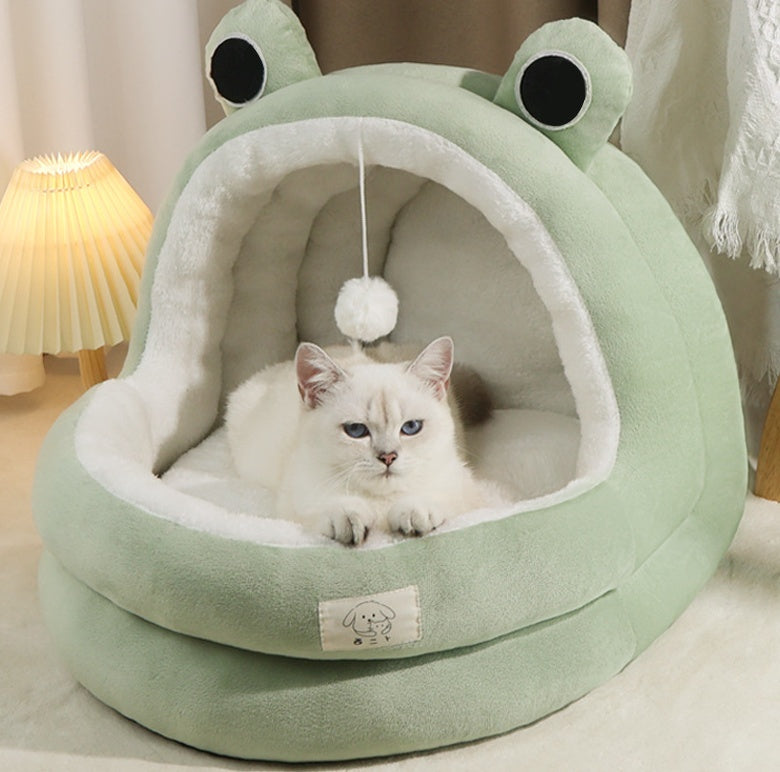 Plush Winter Cat Bed for Comfort